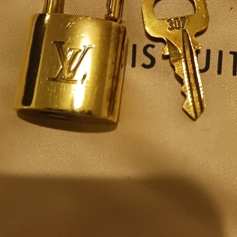 LV lock & Key - Picture 2 of 3